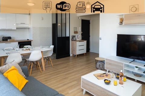 Kitchen or kitchenette, Living room