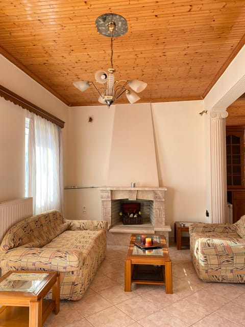 TV and multimedia, Living room, Seating area, fireplace