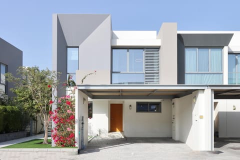 Property building, Day