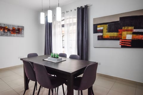 Living room, Seating area, Dining area, kitchen