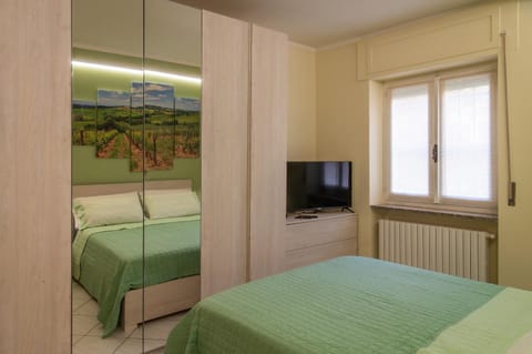 TV and multimedia, Photo of the whole room, wardrobe