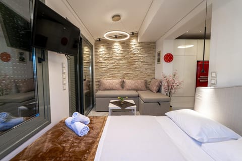 Photo of the whole room, Seating area