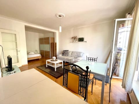 Appartement à 9 minutes à pied de la gare de Lausanne Apartment in Lausanne