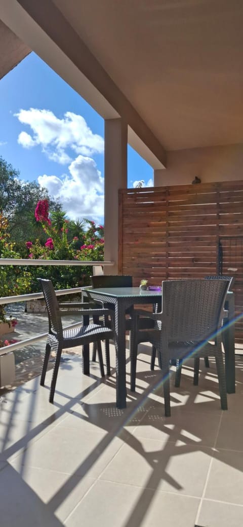 View (from property/room), Balcony/Terrace, Dining area
