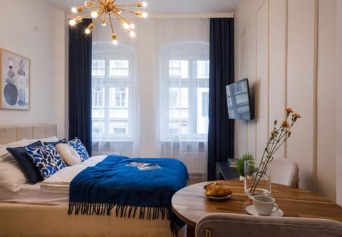 Bed, TV and multimedia, Photo of the whole room