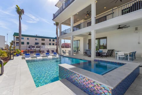 749 Paradise Pointe NEW Luxury Build home House in Estero Island