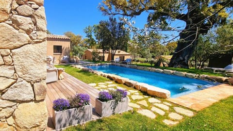 Domaine de Gialla Bergerie Prugna, 8 pers, piscine chauffée, 10 mn plage Villa in Zonza