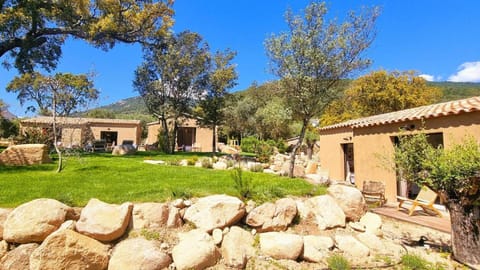 Domaine de Gialla Bergerie Prugna, 8 pers, piscine chauffée, 10 mn plage Villa in Zonza