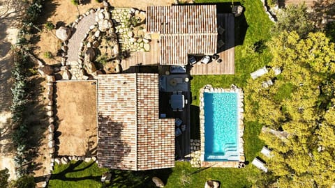 Domaine de Gialla Bergerie Prugna, 8 pers, piscine chauffée, 10 mn plage Villa in Zonza