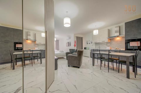 Kitchen or kitchenette, Dining area, minibar, pet friendly, stove