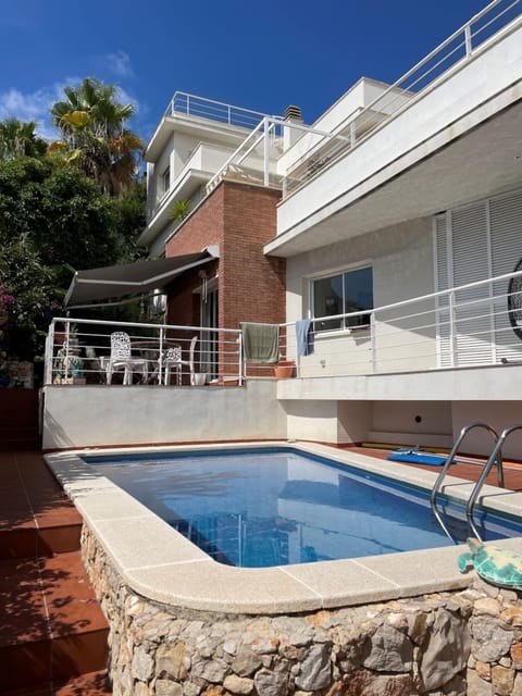 Property building, Balcony/Terrace, Swimming pool