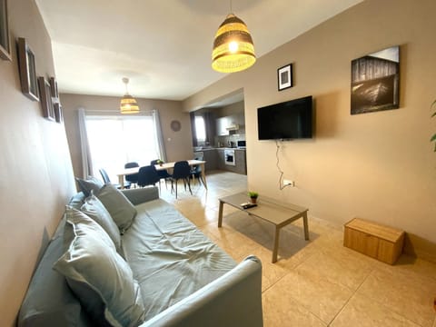 Communal lounge/ TV room, TV and multimedia, Living room, Seating area, Evening entertainment