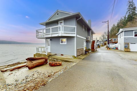 Tyee Shoreline Retreat A House in Camano Island