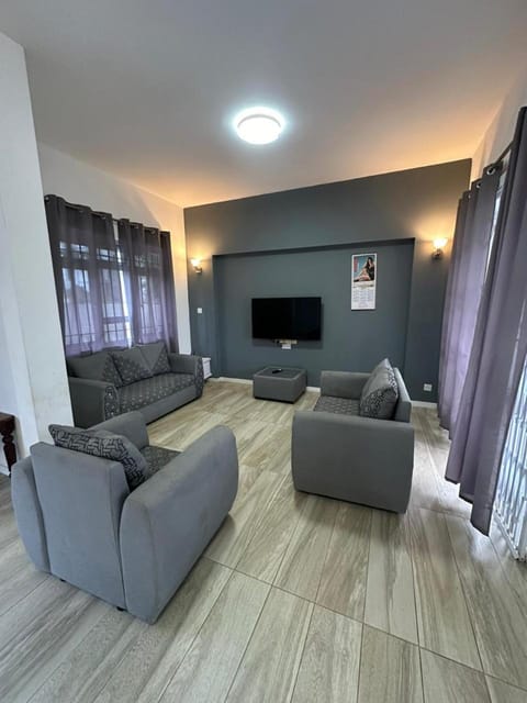 Communal lounge/ TV room, Living room, Seating area