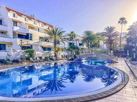 Property building, Pool view, Swimming pool