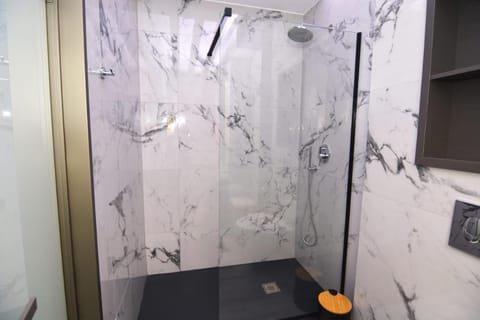 Chic Living 4 Apartment in Kavala