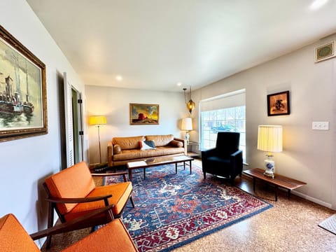 Retro Refuge On Woodstock Dr House in Ohio