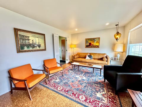 Retro Refuge On Woodstock Dr House in Ohio