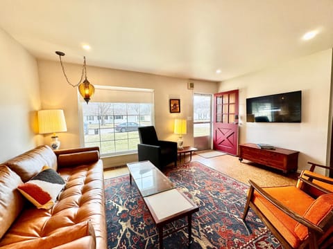 Retro Refuge On Woodstock Dr House in Ohio