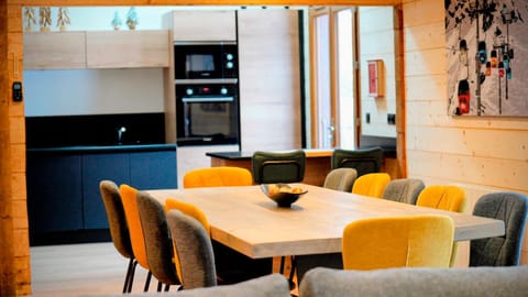 Property building, Kitchen or kitchenette, Living room