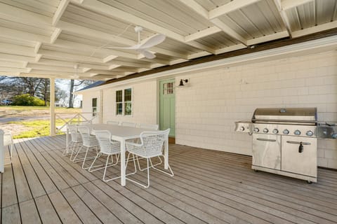 Walk to Lake Texoma Kingston Retreat with Deck! House in Lake Texoma