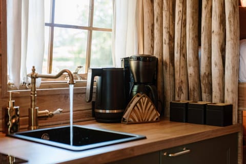 Coffee/tea facilities, kitchen