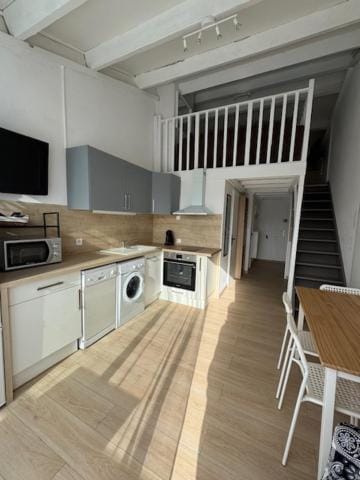 Kitchen or kitchenette