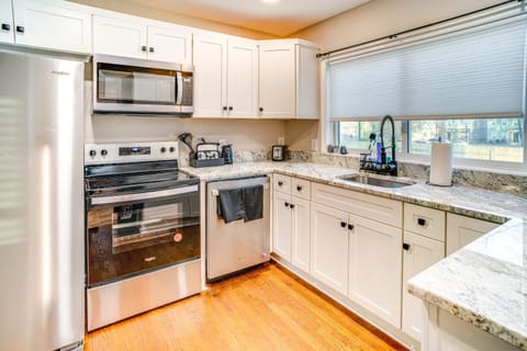 Home 14 Mi to Highpoint Health with Fenced Yard! House in Hendersonville