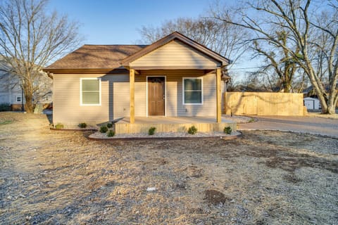 Home 14 Mi to Highpoint Health with Fenced Yard! House in Hendersonville