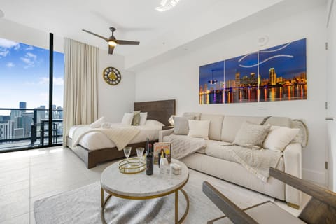 Bed, Living room, Photo of the whole room, Seating area, Bedroom
