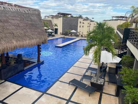 Property building, Swimming pool, Swimming pool