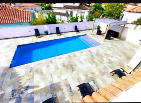Pool view, Swimming pool, sunbed