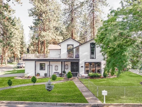 The Affordable Family Fun House- Ping Pong, Pool Table, Darts House in Post Falls