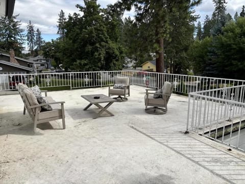 The Affordable Family Fun House- Ping Pong, Pool Table, Darts House in Post Falls