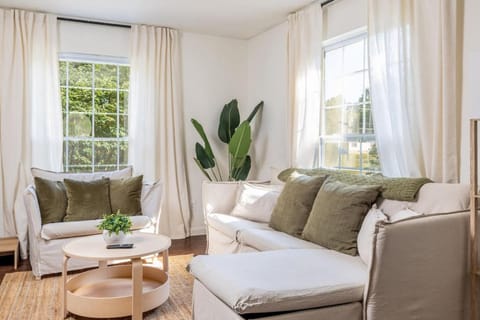 Cozy Duplex w King Bed 2 Full House in Maryville