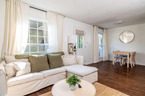 Cozy Duplex w King Bed 2 Full House in Maryville