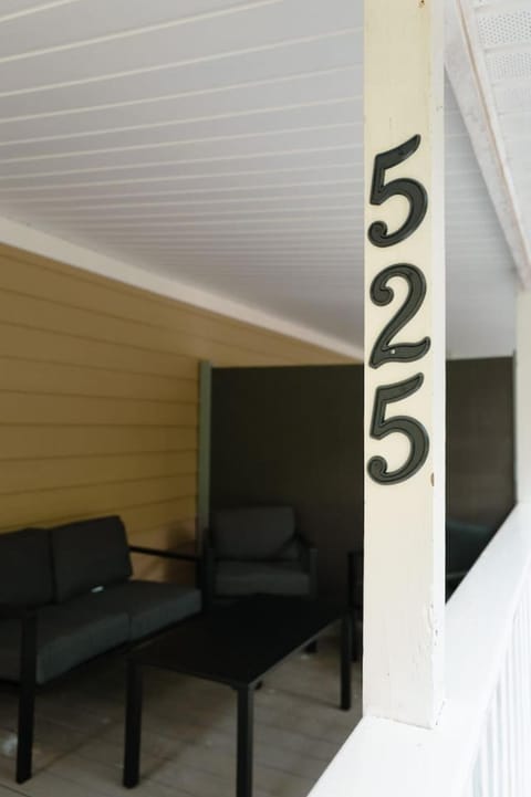 Cozy Duplex w King Bed 2 Full House in Maryville