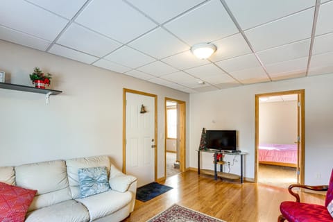 1 Mi to Downtown Welcoming Winona Duplex Apartment in Winona