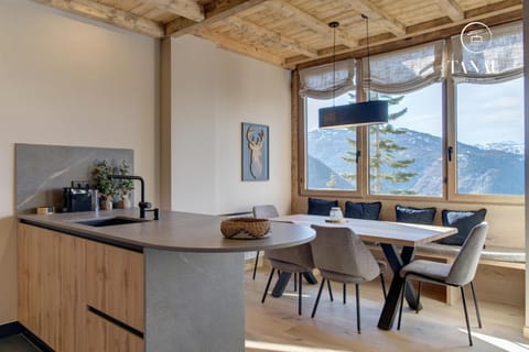 Kitchen or kitchenette, Dining area, Mountain view