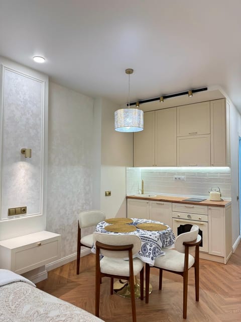 Kitchen or kitchenette, Seating area, Dining area