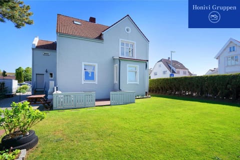 Property building, Day, Garden, Garden view