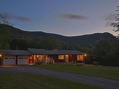 Charming home - views of Hunter Mountain slopes House in Hunter