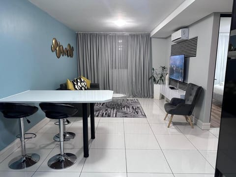 TV and multimedia, Living room, Seating area, Dining area, air conditioner