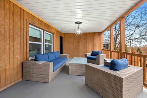 Nanna's Blessing-Walkable to UofA Campus-Spacious House in Fayetteville