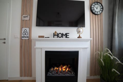 Bedroom, fireplace