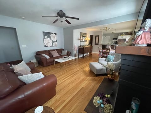 TV and multimedia, Living room, Photo of the whole room, Seating area