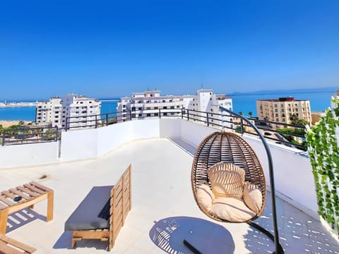 Natural landscape, View (from property/room), Balcony/Terrace, Seating area, Sea view
