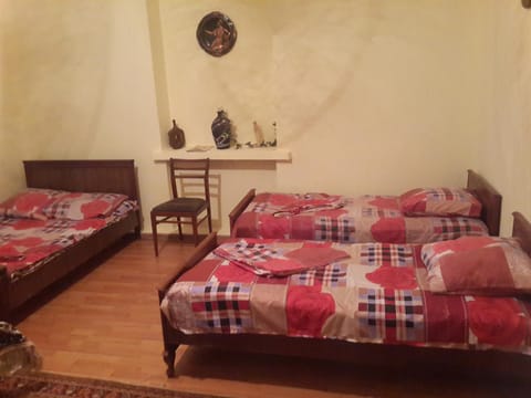 Nearby landmark, Staff, Restaurant/places to eat, Communal lounge/ TV room, Neighbourhood, BBQ facilities, BBQ facilities, Garden, Garden, Coffee/tea facilities, Dining area, Communal kitchen, On site, Pets, Pets, Garden view, Landmark view, Mountain view, Street view, Supermarket/grocery shop, Non alcoholic drinks