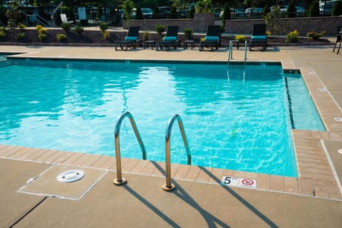 Day, Swimming pool