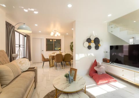 TV and multimedia, Living room, Seating area